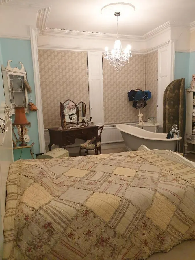 Judy'S B&B Private Home Cardiff Bed & Breakfast